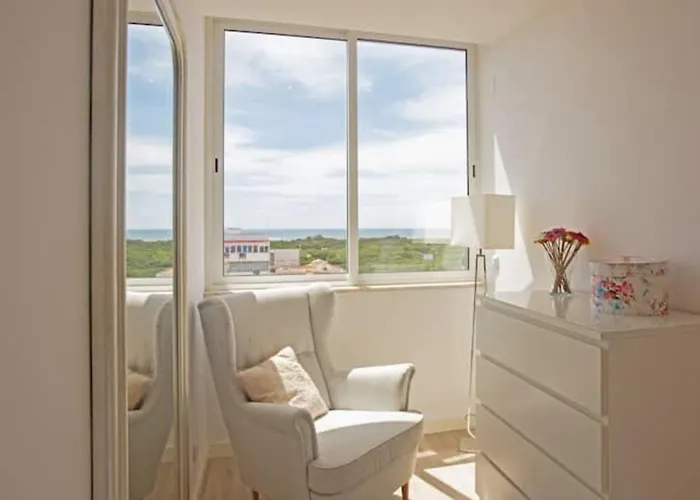 Magnificent 1 Bedroom With Views Over The Ocean * Costa da Caparica
