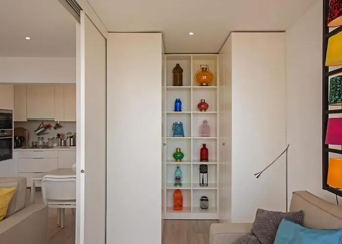 Magnificent 1 Bedroom With Views Over The Ocean *