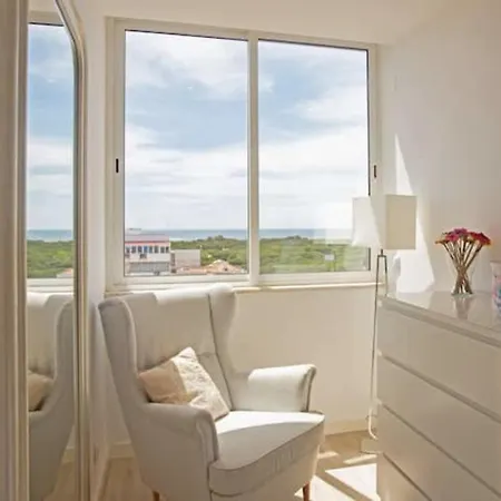 Magnificent 1 Bedroom With Views Over The Ocean * Costa de Caparica
