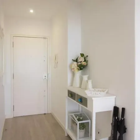 Magnificent 1 Bedroom With Views Over The Ocean Apartment