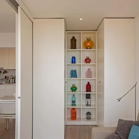 Magnificent 1 Bedroom With Views Over The Ocean *