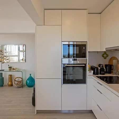 Magnificent 1 Bedroom With Views Over The Ocean Costa de Caparica