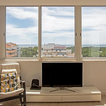 Magnificent 1 Bedroom With Views Over The Ocean *