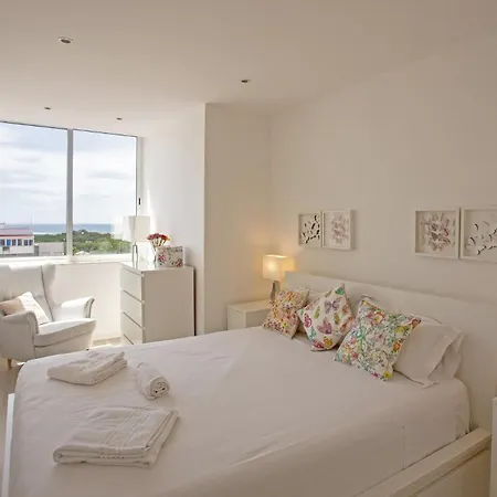 Magnificent 1 Bedroom With Views Over The Ocean * Costa de Caparica