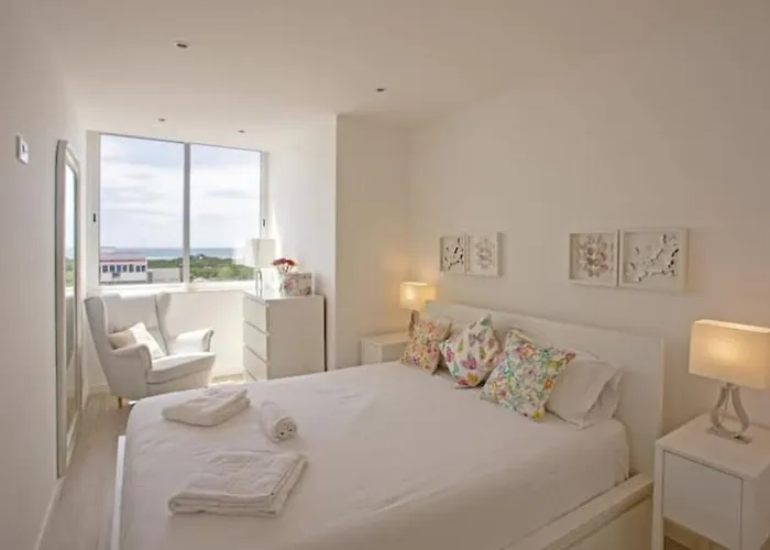 Magnificent 1 Bedroom With Views Over The Ocean Lägenhet